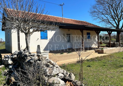 *Rare offer near Ulcinj. A freshly renovated and legally built house, 90 m2, plot of 83,000 m2, overlooking Ada Bojana and the sea, in Montenegro.