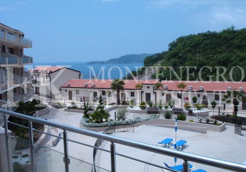 Modern holiday apartment in Przno, 75 m2, with a garage, with a sea view and a swimming pool, Budva Municipality, Montenegro.