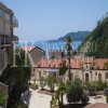 Современная квартира в Пржно, 75 м2, с гаражом, с видом на море и бассейном, община Будва, Черногория.