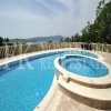 *Vila visoke klase, 450m2 na placu od 1000m2, sa bazenom i prekrasnim pogledom na Tivatski zaliv, Tivat, Crna Gora.