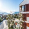 Nov, namješten apartman u Tivtu, 80.04m2, sa pogledom na more, 150m do mora, Crna Gora.