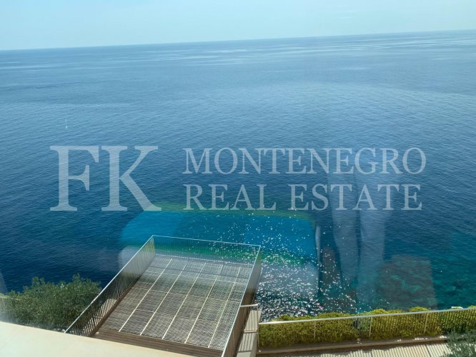 Unmatched, luxury Penthouse, 160 m2, right on the cliffs, in Skocidevojka - Budva, with unobstructed sea view and a swimming pool, Montenegro.