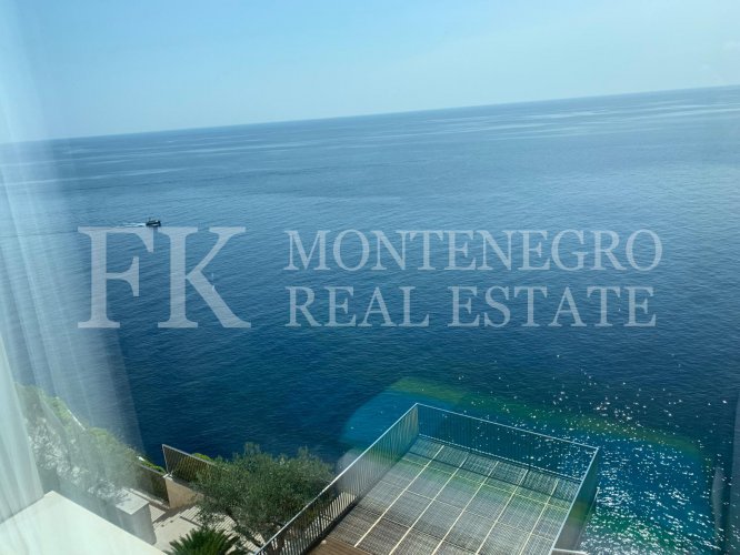 Unmatched, luxury Penthouse, 160 m2, right on the cliffs, in Skocidevojka - Budva, with unobstructed sea view and a swimming pool, Montenegro.