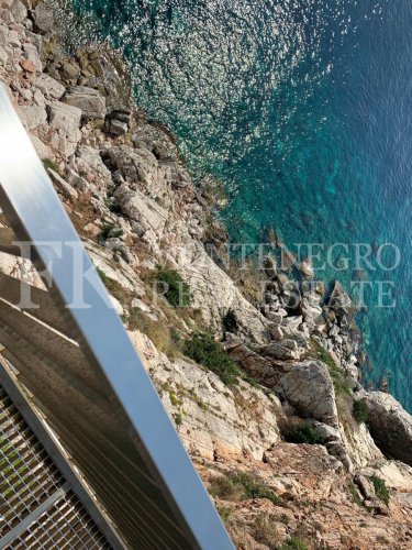 Unmatched, luxury Penthouse, 160 m2, right on the cliffs, in Skocidevojka - Budva, with unobstructed sea view and a swimming pool, Montenegro.
