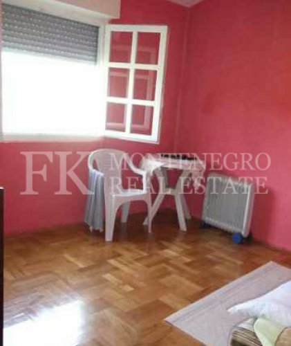 Nice house,156 m2, along the banks of the Moraca river, on the outskirts of Podgorica, on a plot of 2156 m2, in Montenegro.