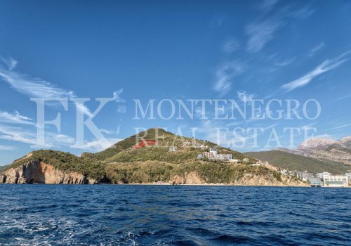 Urbanized land in Budva, 11.246 m2, with panoramic views of the Budva Riviera and the Mogren fortress, Montenegro.