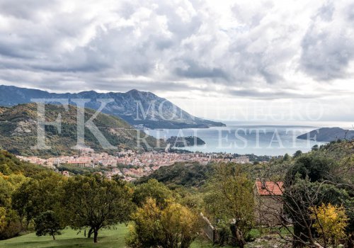Baugrundstück in Podostrog, 41.415 m2, mit Panoramablick auf Budva, die Altstadt und die Insel Sveti Stefan, Montenegro.
