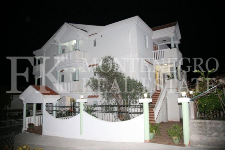Spectacular, furnished villa in Tivat, 570m2, with nice sea views from each floor, 500m from the beach, Montenegro.