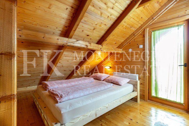 Three wooden houses 1 km away from Zabljak, 200m2, on the way to the Ski Center Savin Kuk, Montenegro.