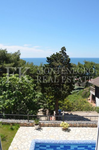 Just 150m from the beach.Three-storey villa in Bar - Green Belt, 420m2 on a plot of 680m2, with fabulous sea and mountain views, Montenegro.