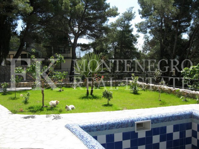 Just 150m from the beach.Three-storey villa in Bar - Green Belt, 420m2 on a plot of 680m2, with fabulous sea and mountain views, Montenegro.