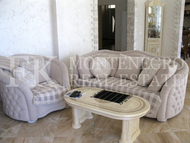 Just 150m from the beach.Three-storey villa in Bar - Green Belt, 420m2 on a plot of 680m2, with fabulous sea and mountain views, Montenegro.