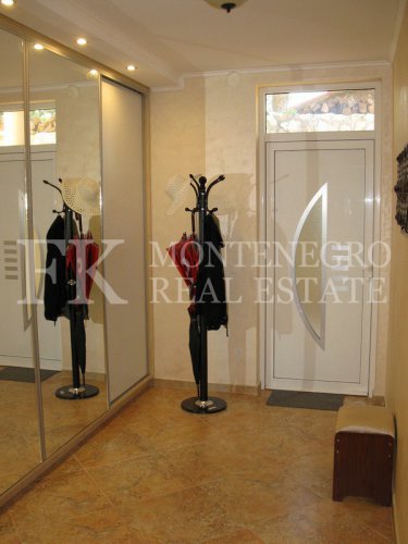 Just 150m from the beach.Three-storey villa in Bar - Green Belt, 420m2 on a plot of 680m2, with fabulous sea and mountain views, Montenegro.