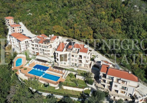 Neue Penthouse-Apartment in der Küstenstadt Herceg Novi, 96m2, 7 Gehminuten vom Meer entfernt, mit Blick auf das Meer, Montenegro.