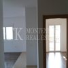 Трехкомнатная квартира в новом жилом доме в Будве, 71м2, в 15 минутах ходьбы от пляжа, Черногория.