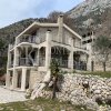 Landvilla, 463 m2, oberhalb von Buljarica, mit fantastischem Meerblick und riesigem Land mit einem Bach und Wasserfall, Montenegro.