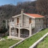 Landvilla, 463 m2, oberhalb von Buljarica, mit fantastischem Meerblick und riesigem Land mit einem Bach und Wasserfall, Montenegro.