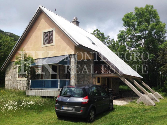 Mountain house in Dubovik, 100m2, near the Lovcen National Park in Cetinje Municipality, Montenegro.