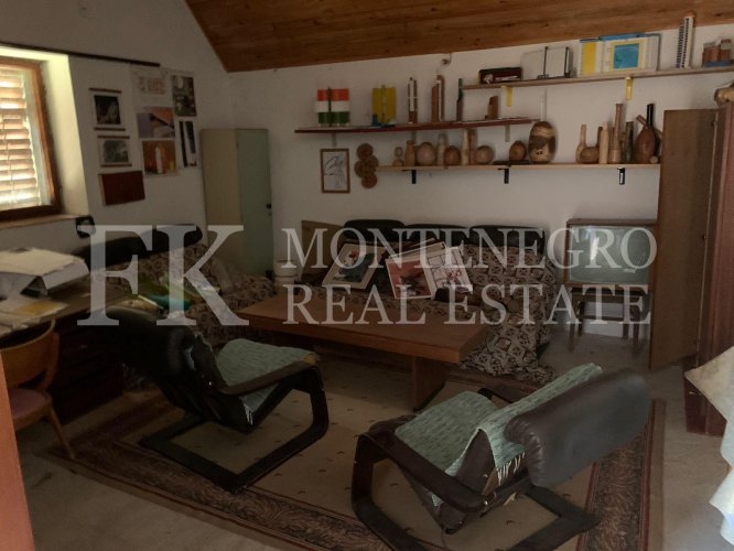 Mountain house in Dubovik, 100m2, near the Lovcen National Park in Cetinje Municipality, Montenegro.