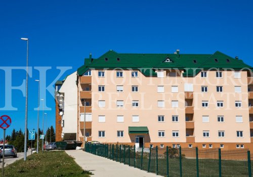 Трехкомнатная квартира в центре Жабляка, 62м2, в новостройке, с собственным парковочным местом, в Черногории.