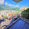 Reduzierter Preis. Wohnung in Budva, 76 m2, mit Blick auf die Stadt und das umliegende Gebirge, in Montenegro.