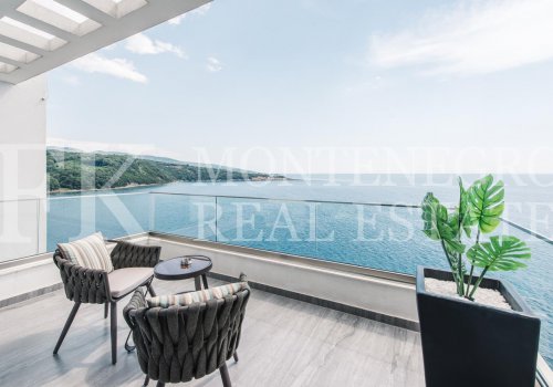 *Directly on the sea, first sea line. New luxury apartment, 115m2, Dobra Voda, Bar municipality, with a fantastic sea view, a private beach and a swimming pool.