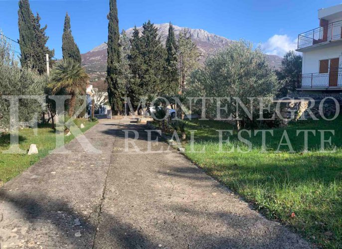 Rare offer! Representative Villa, 200m2, in Dobra Voda, only 550m away from the sea, with a sea view and a huge garden, in Montenegro.