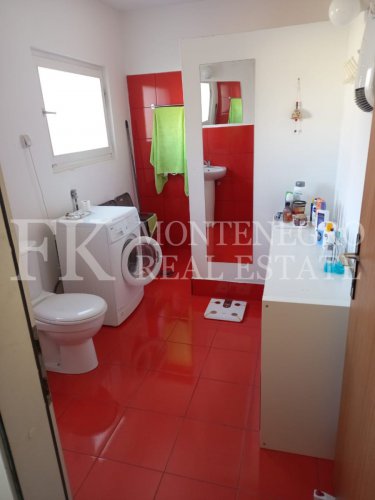 Rare offer! Representative Villa, 200m2, in Dobra Voda, only 550m away from the sea, with a sea view and a huge garden, in Montenegro.