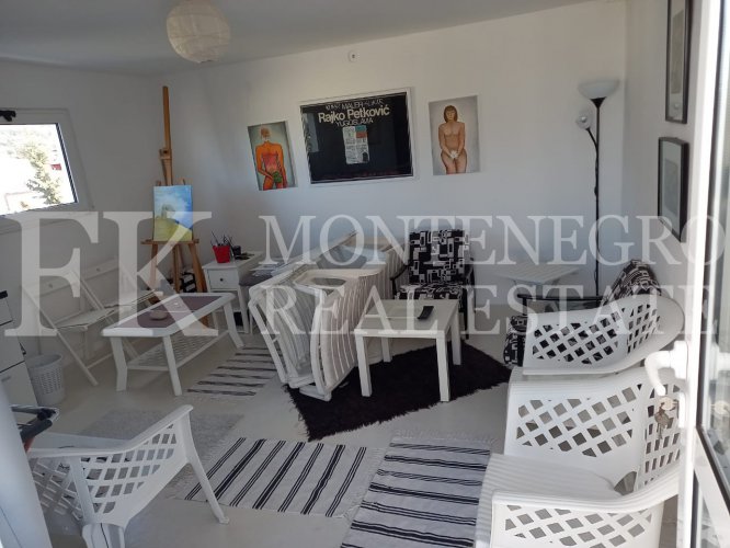 Rare offer! Representative Villa, 200m2, in Dobra Voda, only 550m away from the sea, with a sea view and a huge garden, in Montenegro.