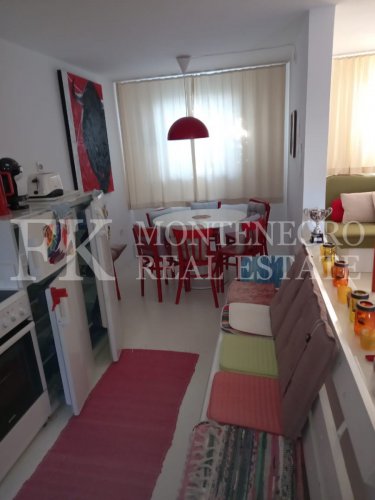 Rare offer! Representative Villa, 200m2, in Dobra Voda, only 550m away from the sea, with a sea view and a huge garden, in Montenegro.