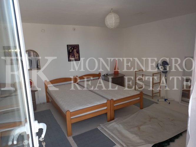 Rare offer! Representative Villa, 200m2, in Dobra Voda, only 550m away from the sea, with a sea view and a huge garden, in Montenegro.