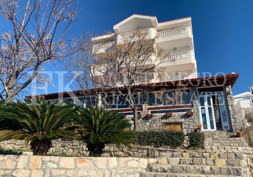 *Erste Meereslinie! Hotel, 1.000 m2, in Utjeha - Hladna Uvala, mit 15 große Gästezimmern, Restaurant und Swimmingpool und fantastischem Meerblick, in Montenegro.