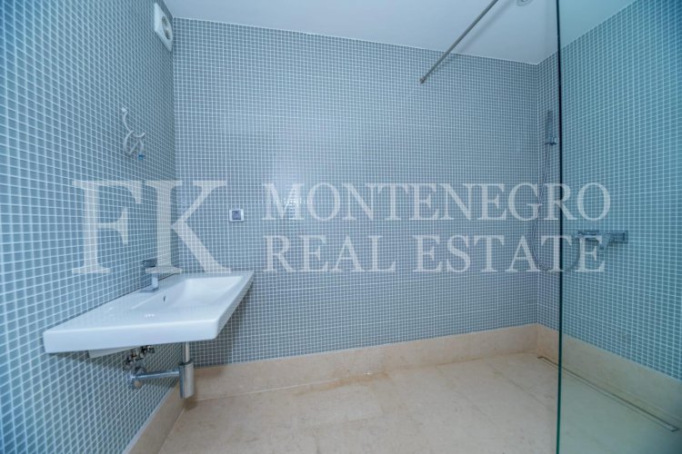 *First line apartment in Rafailovici, 168m2, with a nice sea view, in Montenegro.
