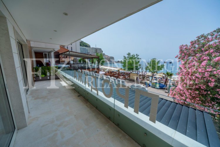*First line apartment in Rafailovici, 168m2, with a nice sea view, in Montenegro.