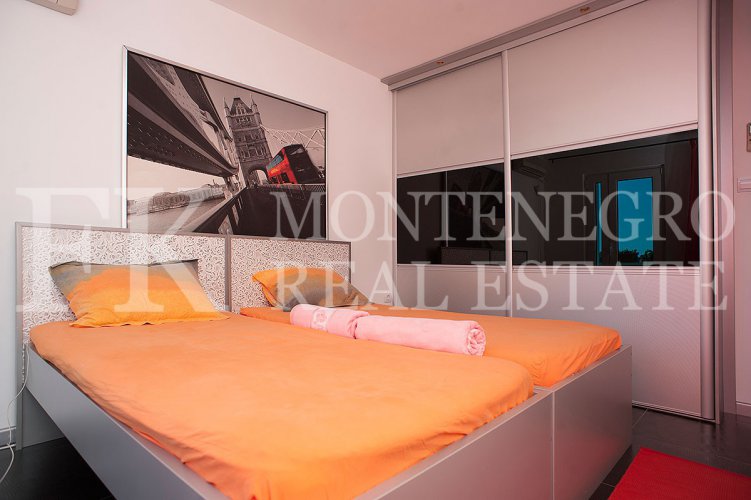 Just 40m from the beach. Apartment, 91m2, in Petrovac, with a sea view and big terrace, in Montenegro.