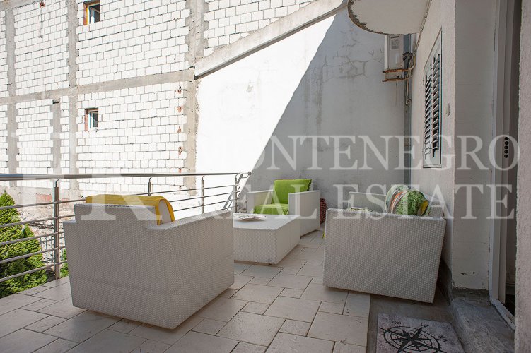 Just 40m from the beach. Apartment, 91m2, in Petrovac, with a sea view and big terrace, in Montenegro.