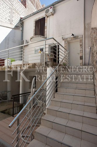 Just 40m from the beach. Apartment, 91m2, in Petrovac, with a sea view and big terrace, in Montenegro.