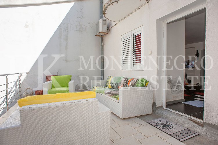 Just 40m from the beach. Apartment, 91m2, in Petrovac, with a sea view and big terrace, in Montenegro.