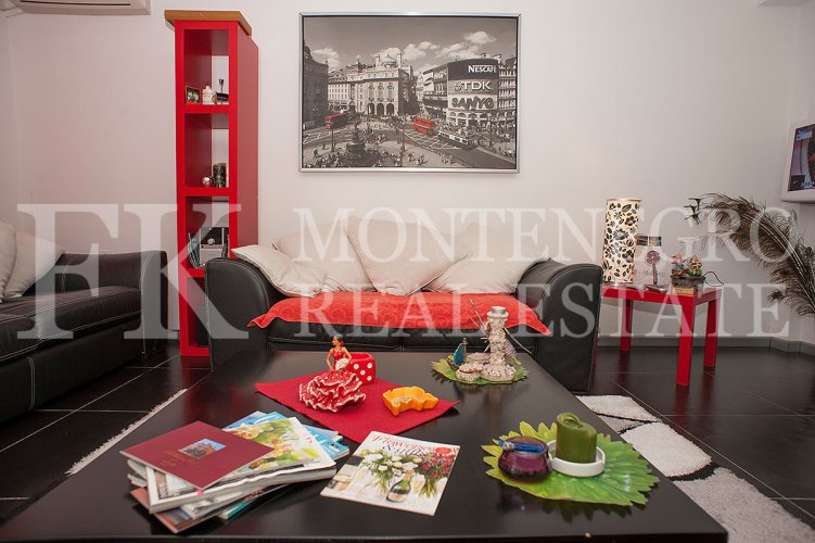 Just 40m from the beach. Apartment, 91m2, in Petrovac, with a sea view and big terrace, in Montenegro.