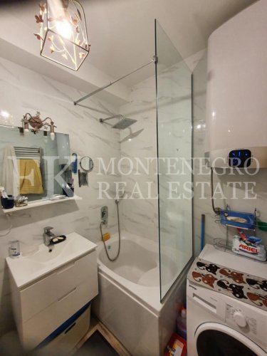 *Excellent apartment in Budva - Becici, 51m2 + 57m2 roof terrace with Jacuzzi and panoramic sea views, in Montenegro.