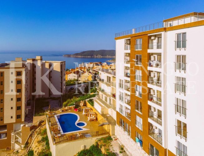 *Excellent apartment in Budva - Becici, 51m2 + 57m2 roof terrace with Jacuzzi and panoramic sea views, in Montenegro.