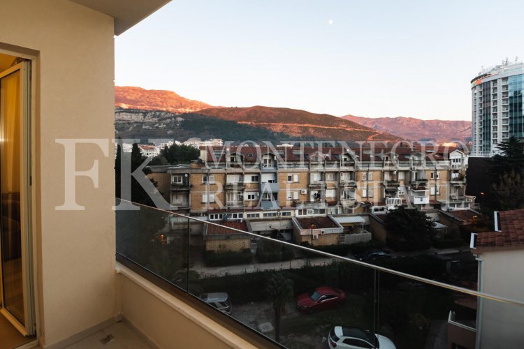 *Wonderful apartment in Budva, 45m2, with a nice view of the mountains, in Montenegro.