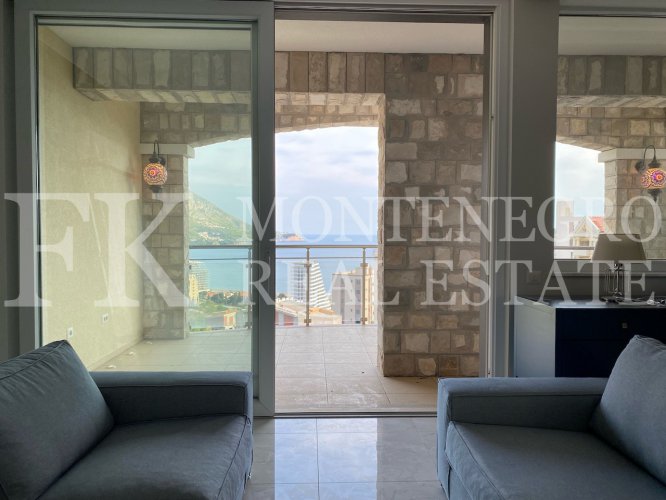 *Great two-bedroom apartment in Budva-Becici, 131m2, overlooking the sea, in Montenegro.
