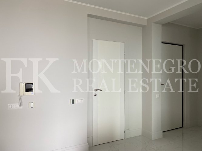 *Great two-bedroom apartment in Budva-Becici, 131m2, overlooking the sea, in Montenegro.
