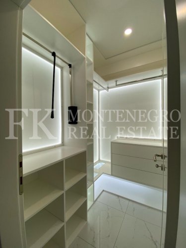 *Great two-bedroom apartment in Budva-Becici, 131m2, overlooking the sea, in Montenegro.