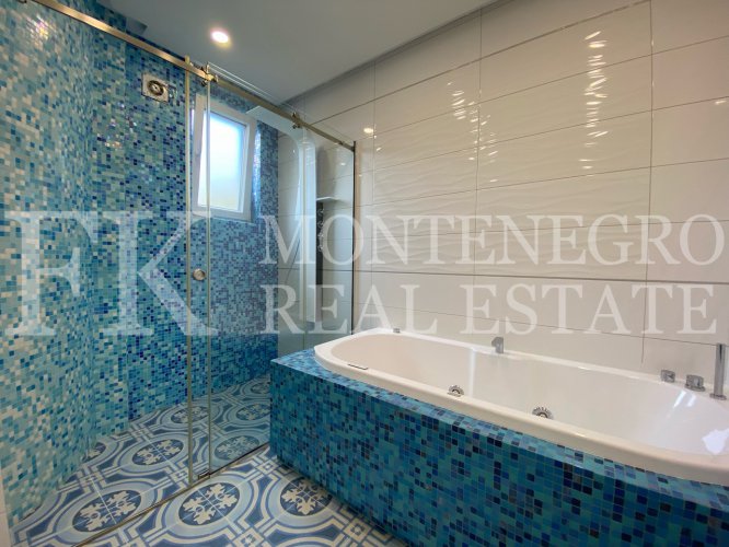 *Great two-bedroom apartment in Budva-Becici, 131m2, overlooking the sea, in Montenegro.