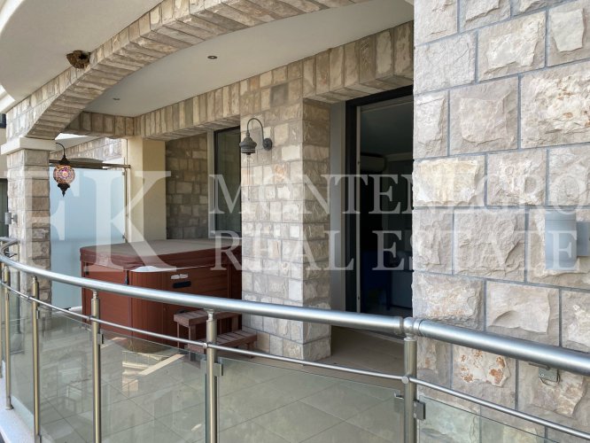 *Great two-bedroom apartment in Budva-Becici, 131m2, overlooking the sea, in Montenegro.