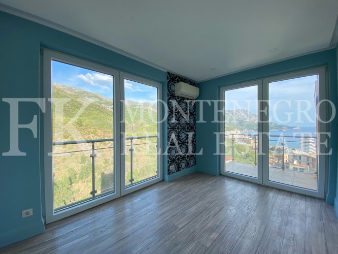 *Great two-bedroom apartment in Budva-Becici, 131m2, overlooking the sea, in Montenegro.