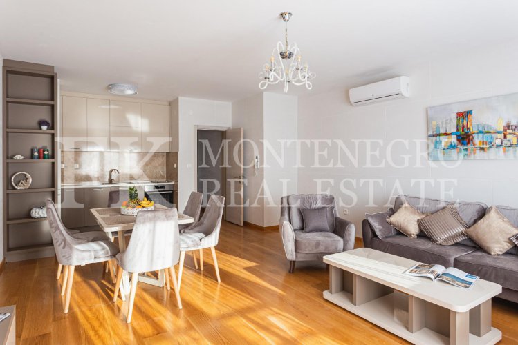 Excellent two bedroom apartment in Budva - Przno, 82m2, with own parking space, only 4 minutes’ walk to the beach, in Montenegro.