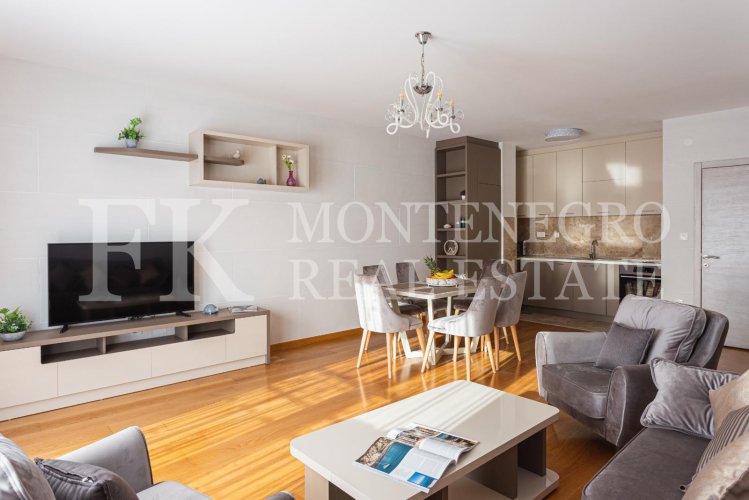 Excellent two bedroom apartment in Budva - Przno, 82m2, with own parking space, only 4 minutes’ walk to the beach, in Montenegro.